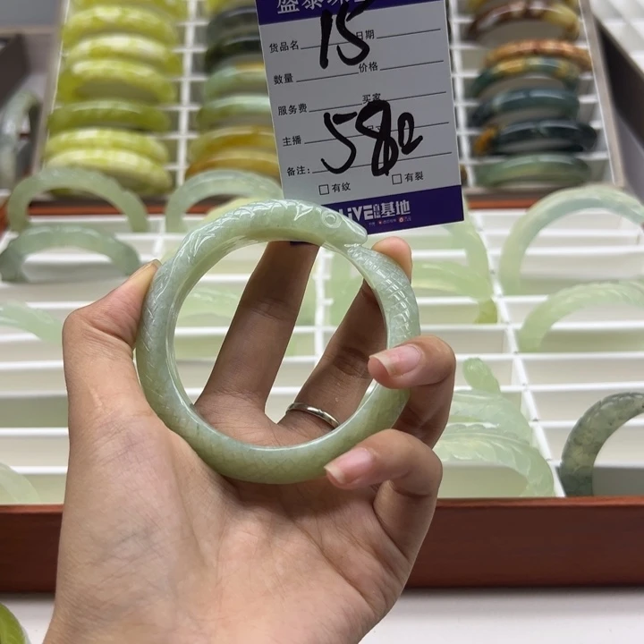 蛇纹石玉未镶嵌手镯