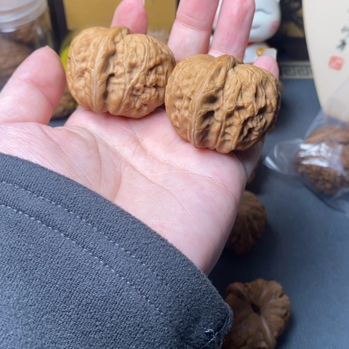 唯***）核桃42➕翘肩平谷元宝