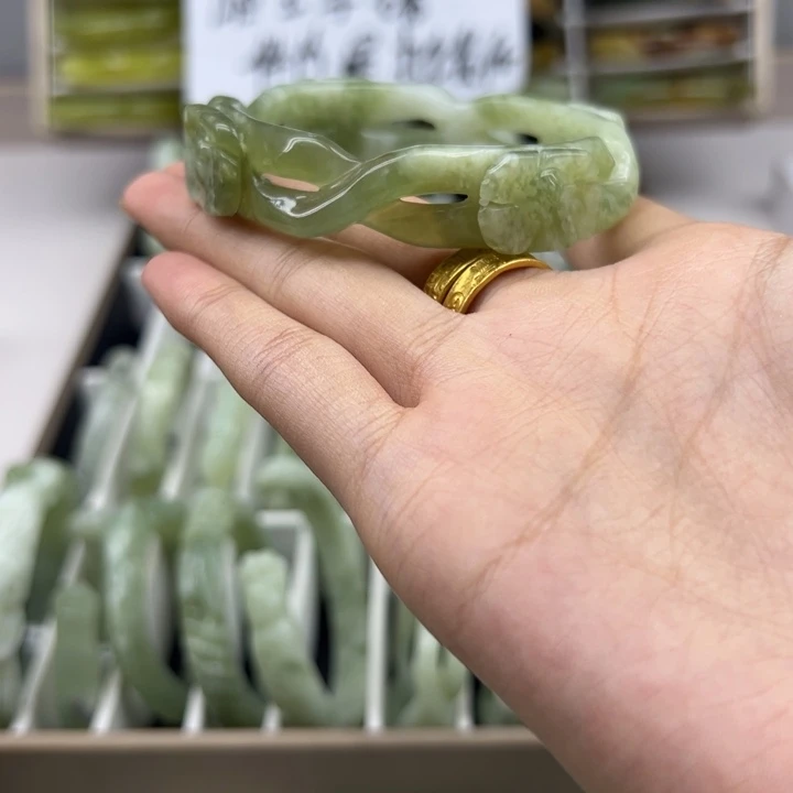 记****未镶嵌蛇纹石玉手镯