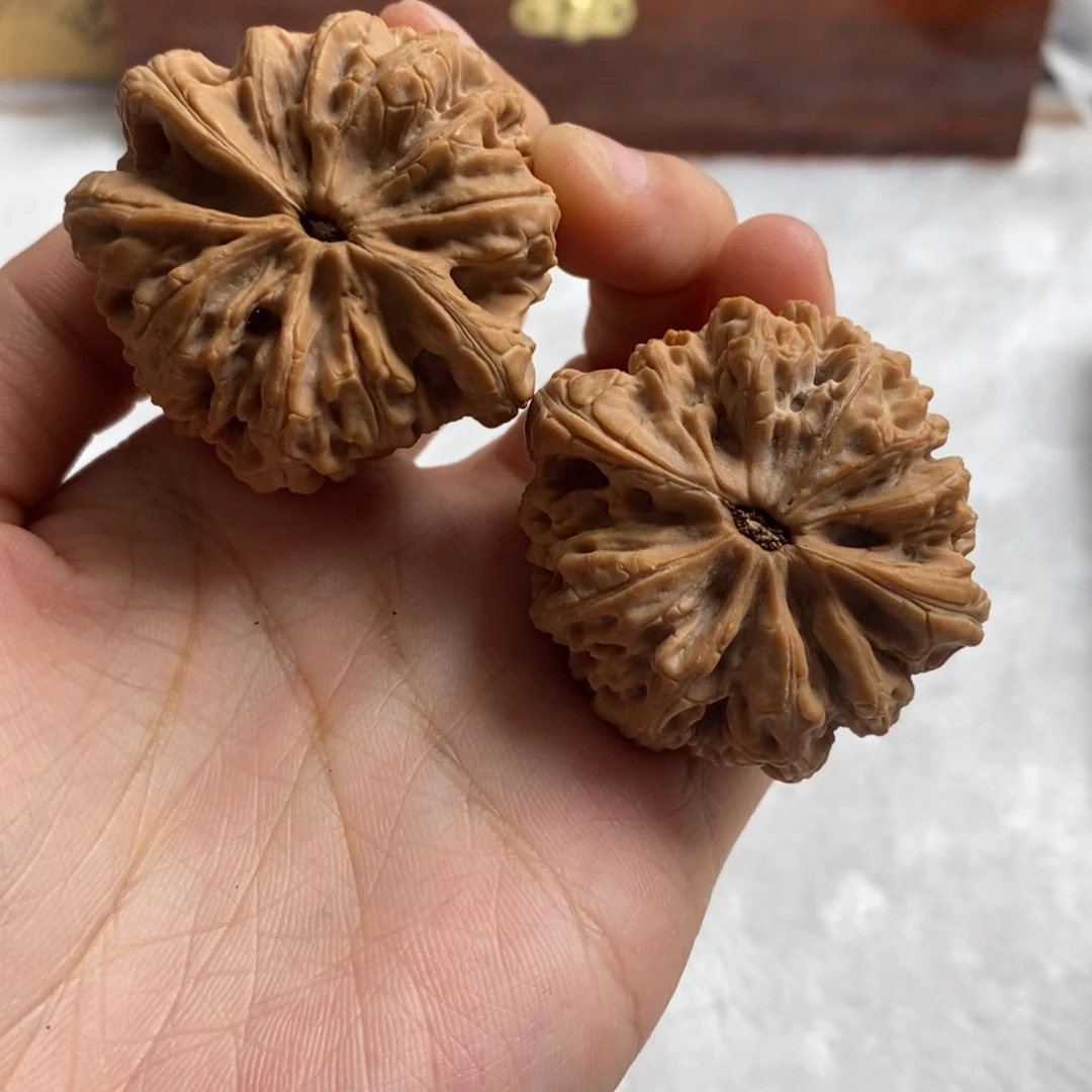 文玩核桃吊坠老*暴雪