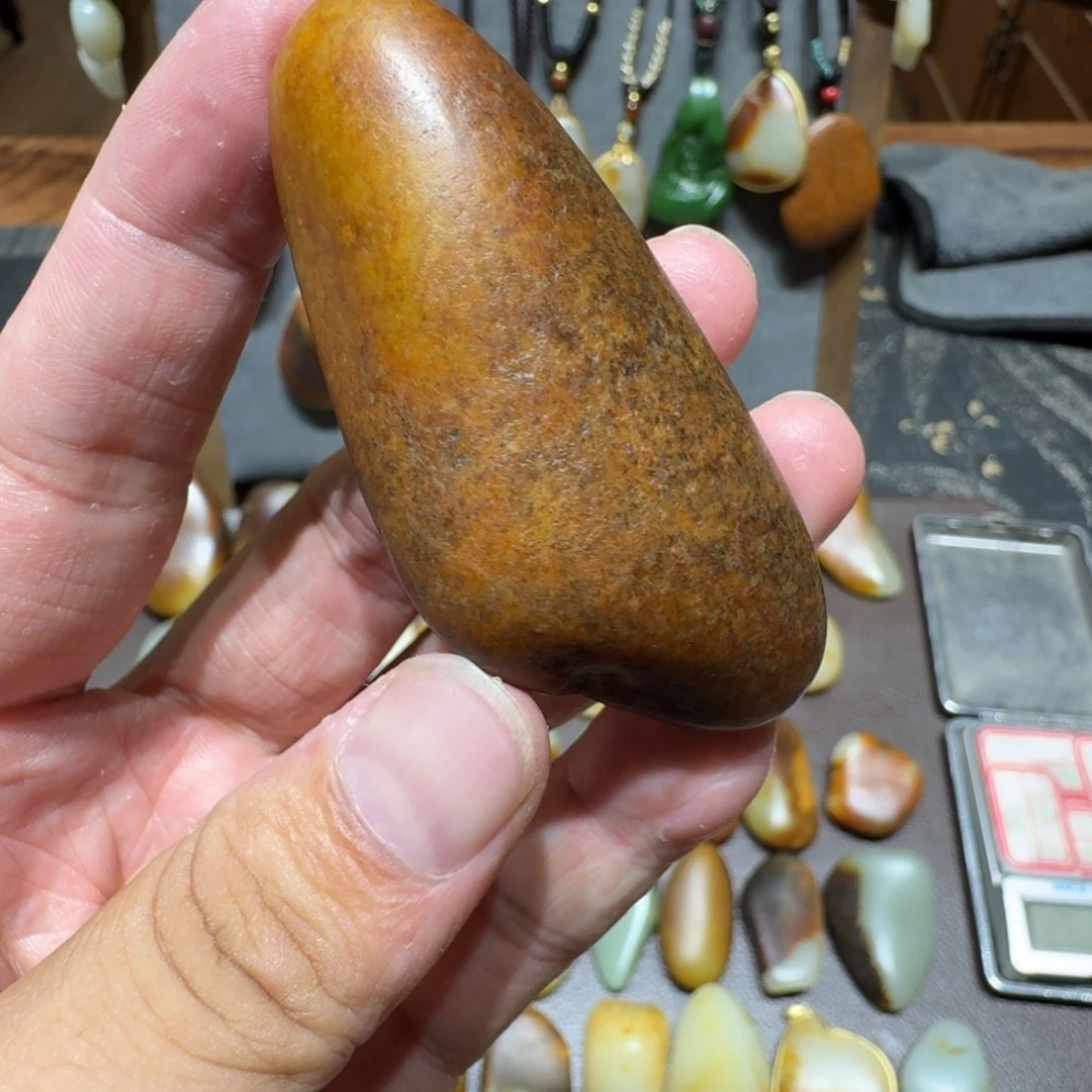 手****颈饰未镶嵌和田玉