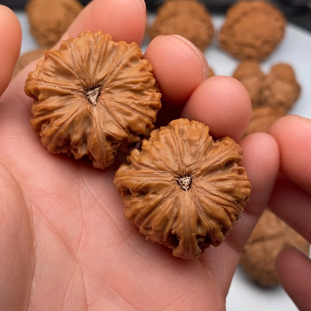 文玩核桃把件32三棱