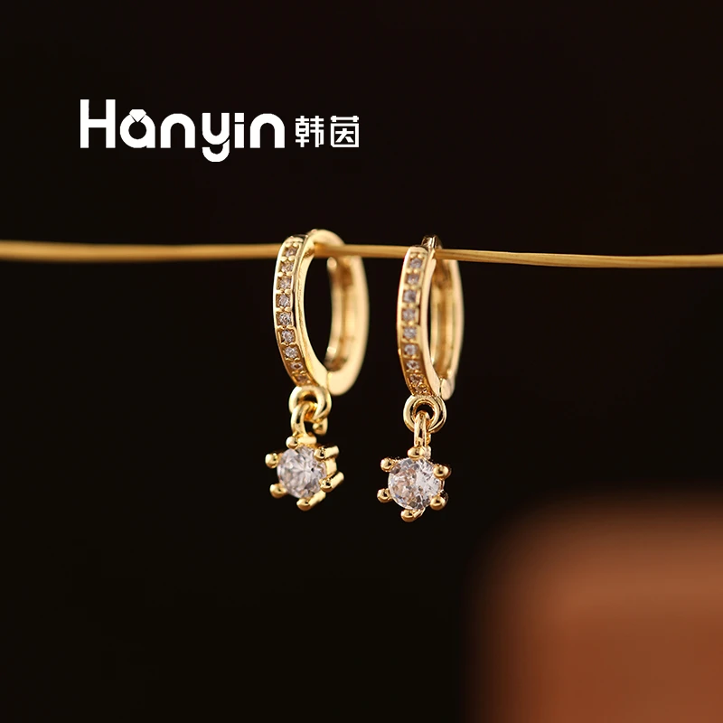 铜合金合成锆石耳饰 潮流百搭气质迷你微镶六爪耳扣小众经典耳饰