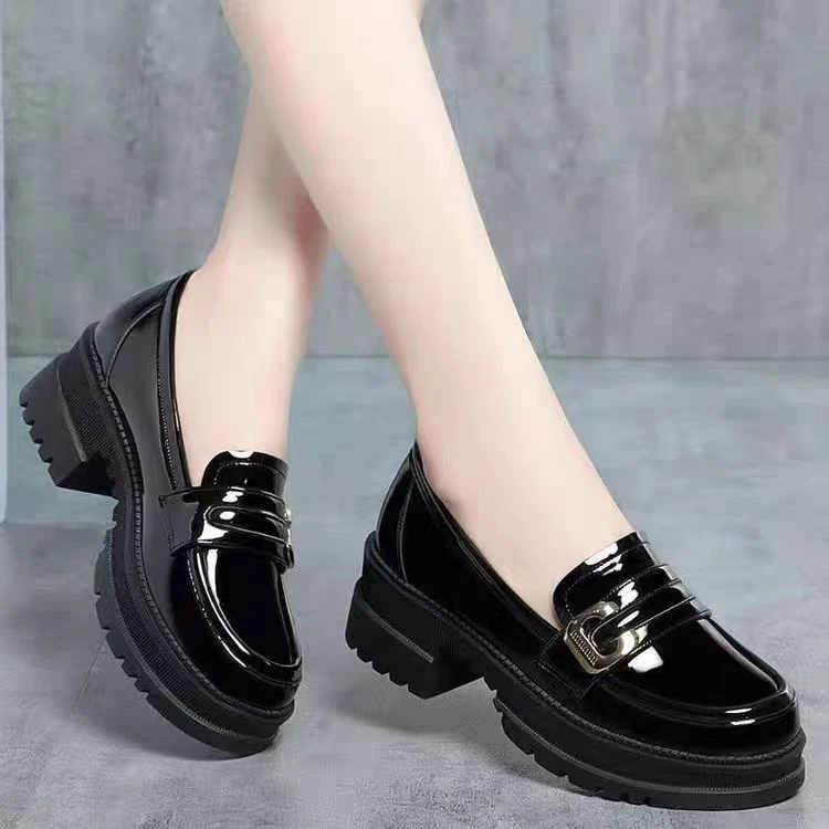 舒适耐磨防磨坡跟乐福鞋漆皮百搭粗跟黑色软底时尚