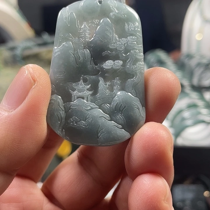 翡翠未镶嵌颈饰山水