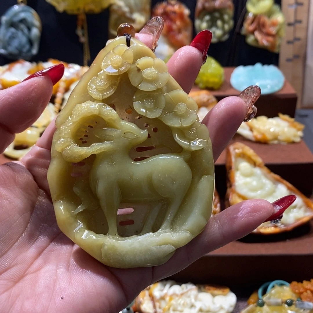 蛇纹石玉颈饰未镶嵌家****子