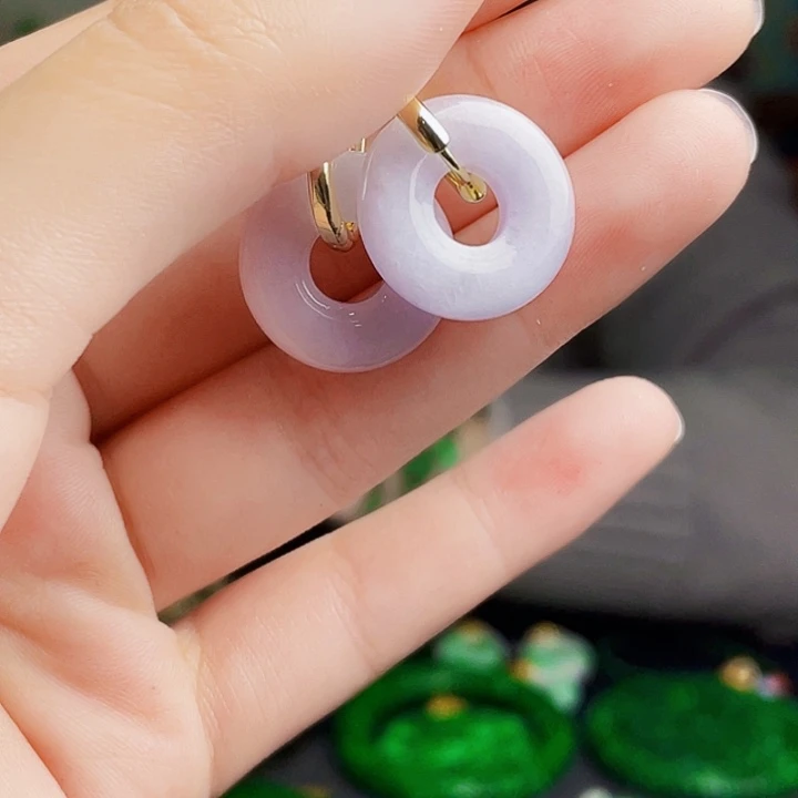 翡翠未镶嵌颈饰多样性