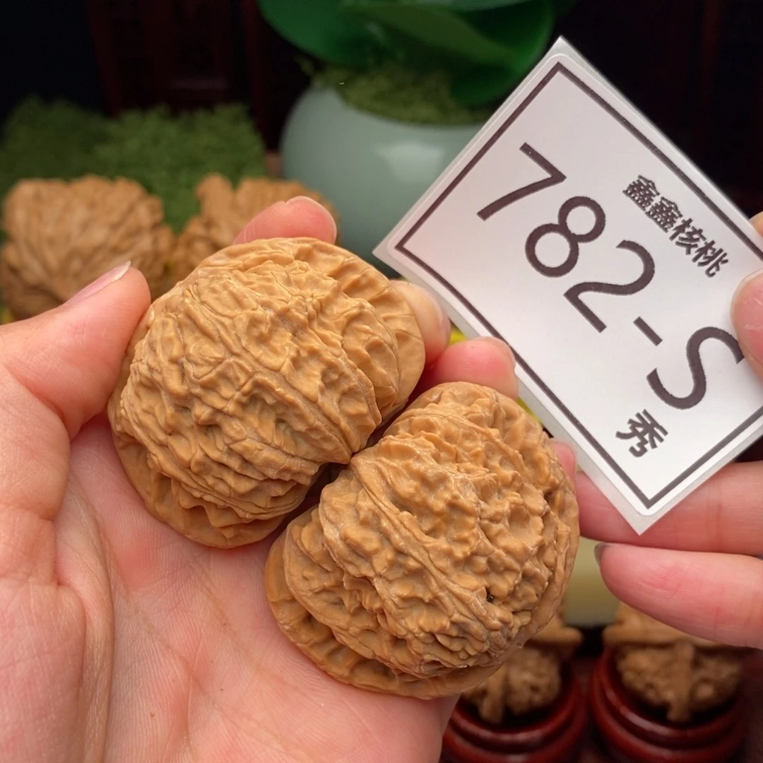 文玩核桃把件白狮45