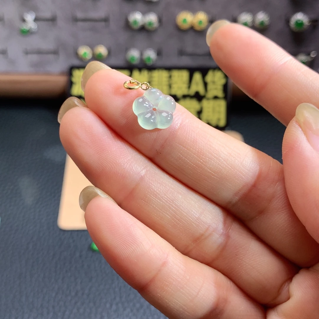 翡翠18K金镶嵌颈饰花