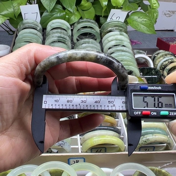 蛇纹石玉未镶嵌手镯41