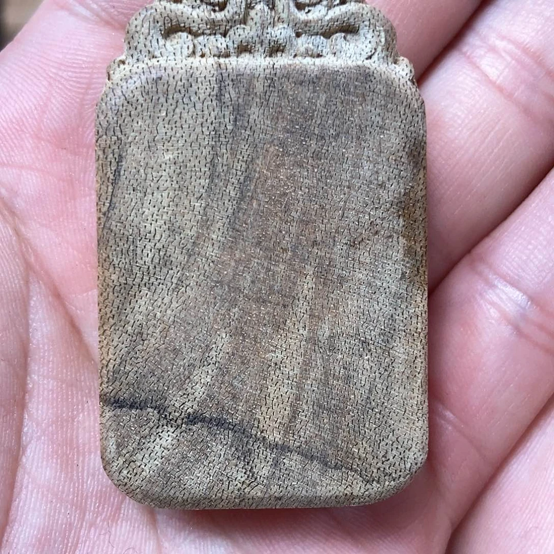 沉香吊坠正区达拉干351牌平安无事牌