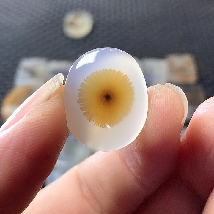 未镶嵌颈饰玛瑙/玉髓敬*阁