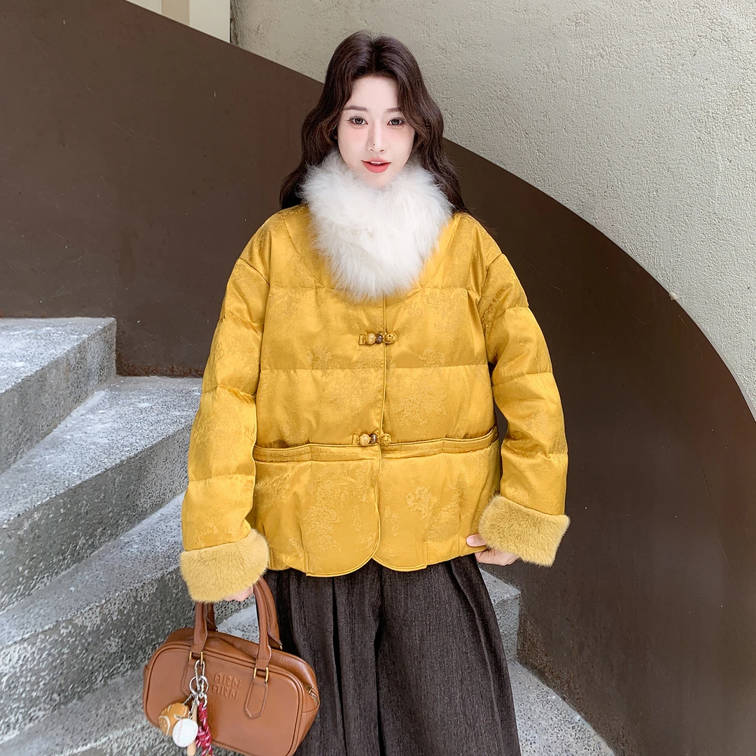 新中式国风黄色毛绒拼接短款羽绒服女冬2025新款设计感白鸭绒外套