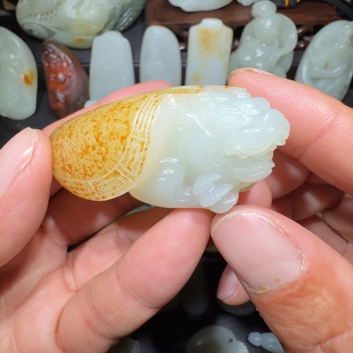 颈饰未镶嵌和田玉果**乐