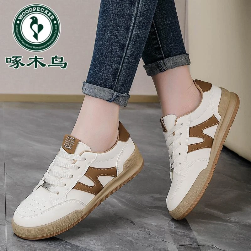 啄木鸟品牌真皮休闲板鞋女款2025春秋新款时尚轻便防滑运动小白鞋