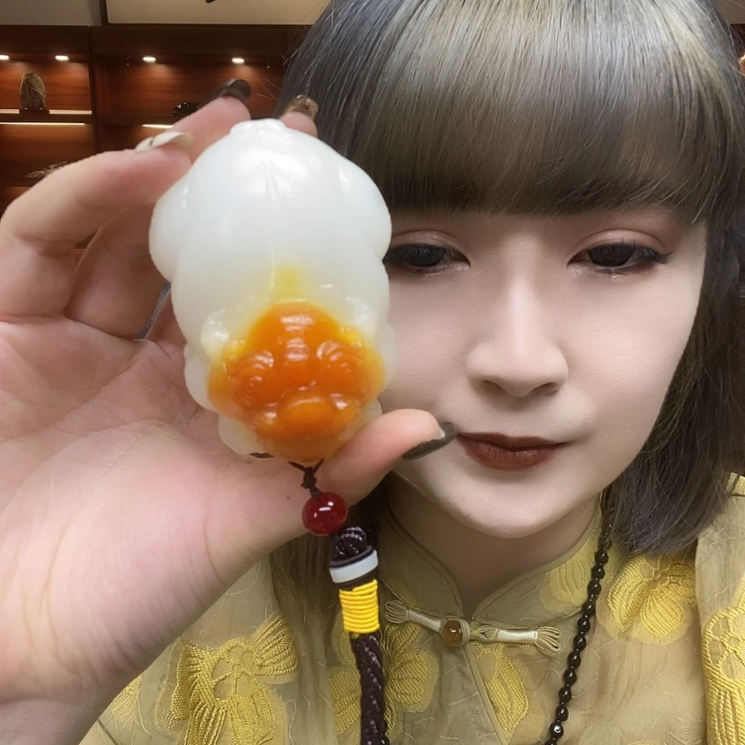 新***哥和田玉未镶嵌颈饰