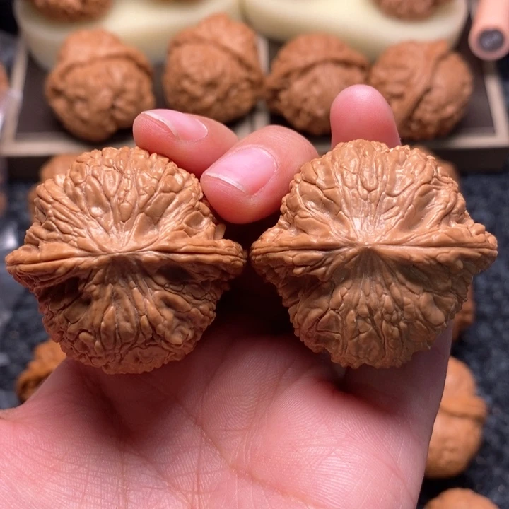 文玩核桃把件毕业大泥鳅背41