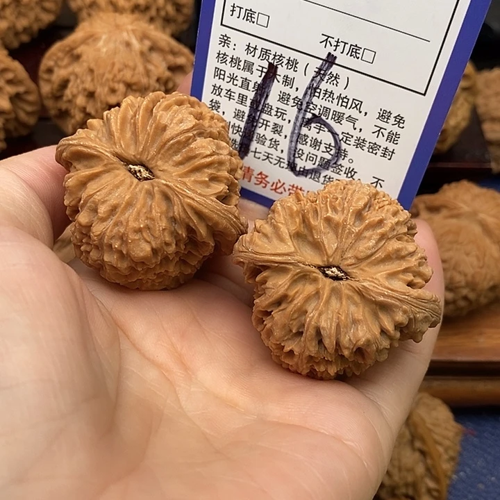 马***6桃核吊坠南疆石狮子头42