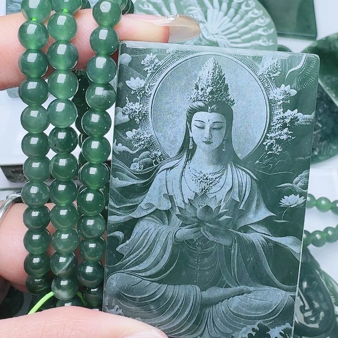 翡翠未镶嵌颈饰多样性发其一