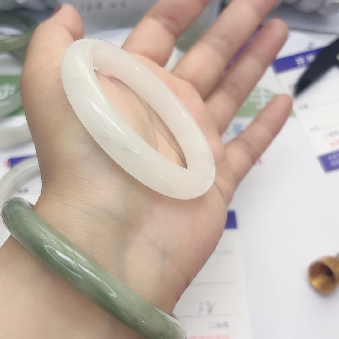 石英质玉未镶嵌手镯83/52