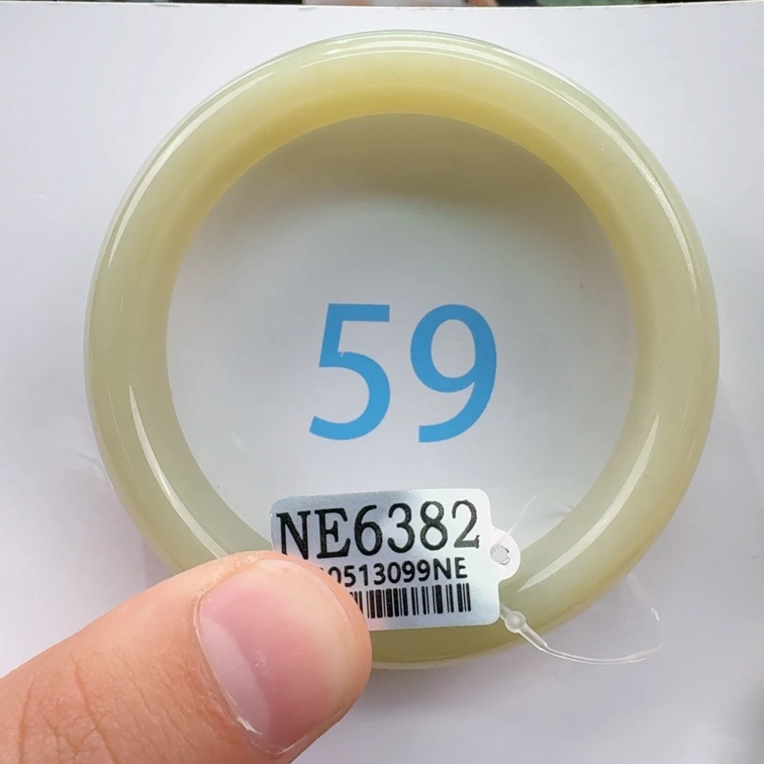 和田玉未镶嵌手镯微瑕