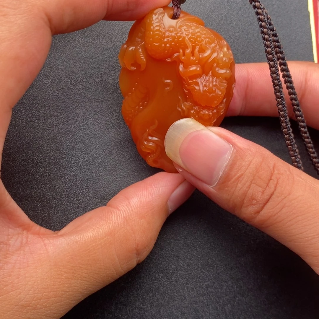 飞***鸿石英质玉未镶嵌颈饰