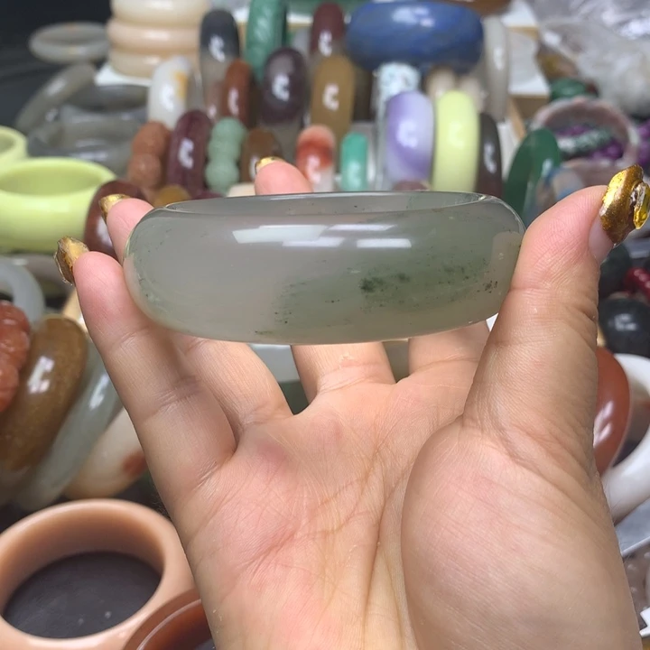 石英质玉手镯未镶嵌忘*草