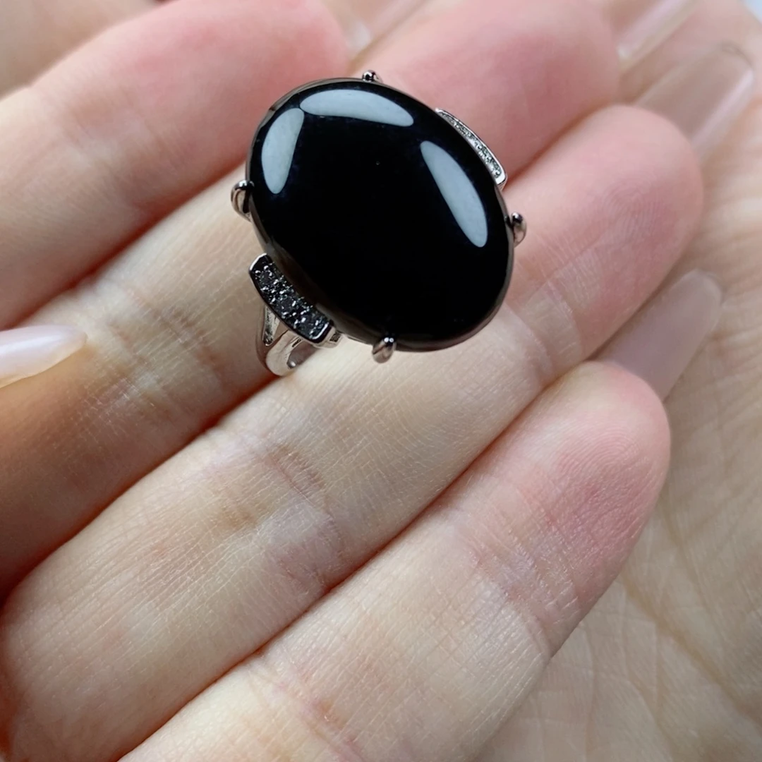 未镶嵌戒指和田玉