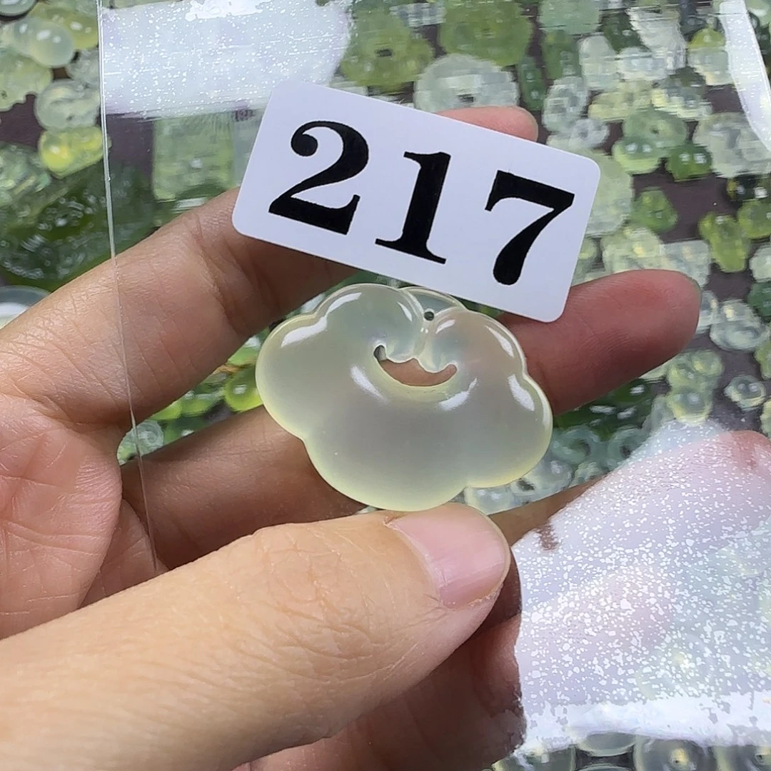 正***见蛇纹石玉未镶嵌岫玉吊坠