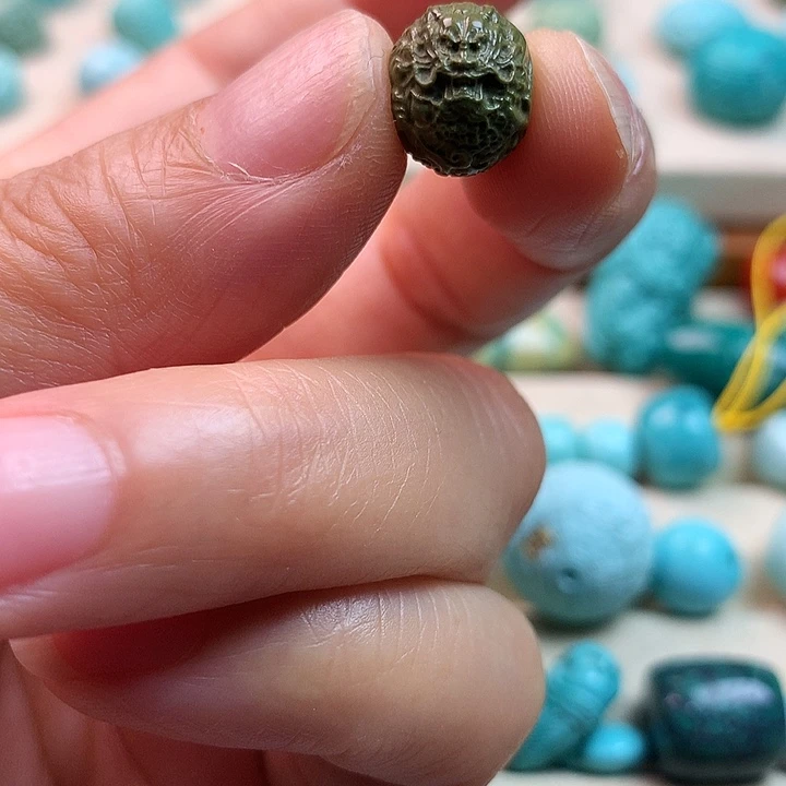 绿松石未镶嵌颈饰