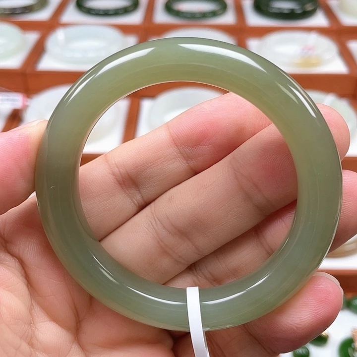 未镶嵌手镯和田玉茶青绿