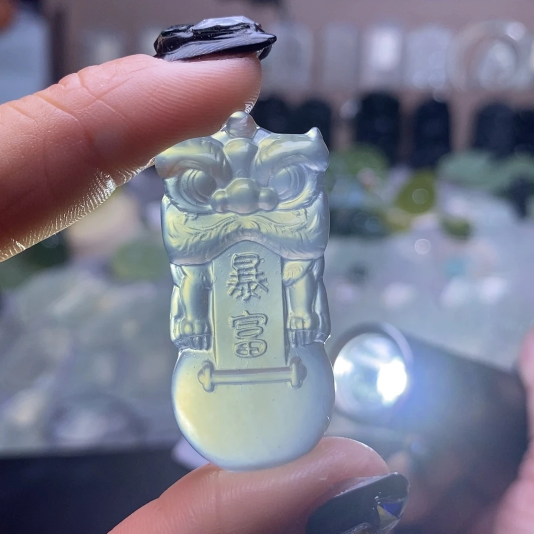 哏***姐蛇纹石玉未镶嵌颈饰