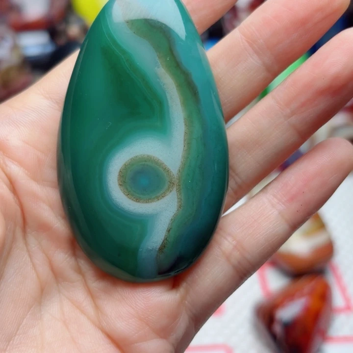 用***5玛瑙/玉髓未镶嵌珠宝半成品