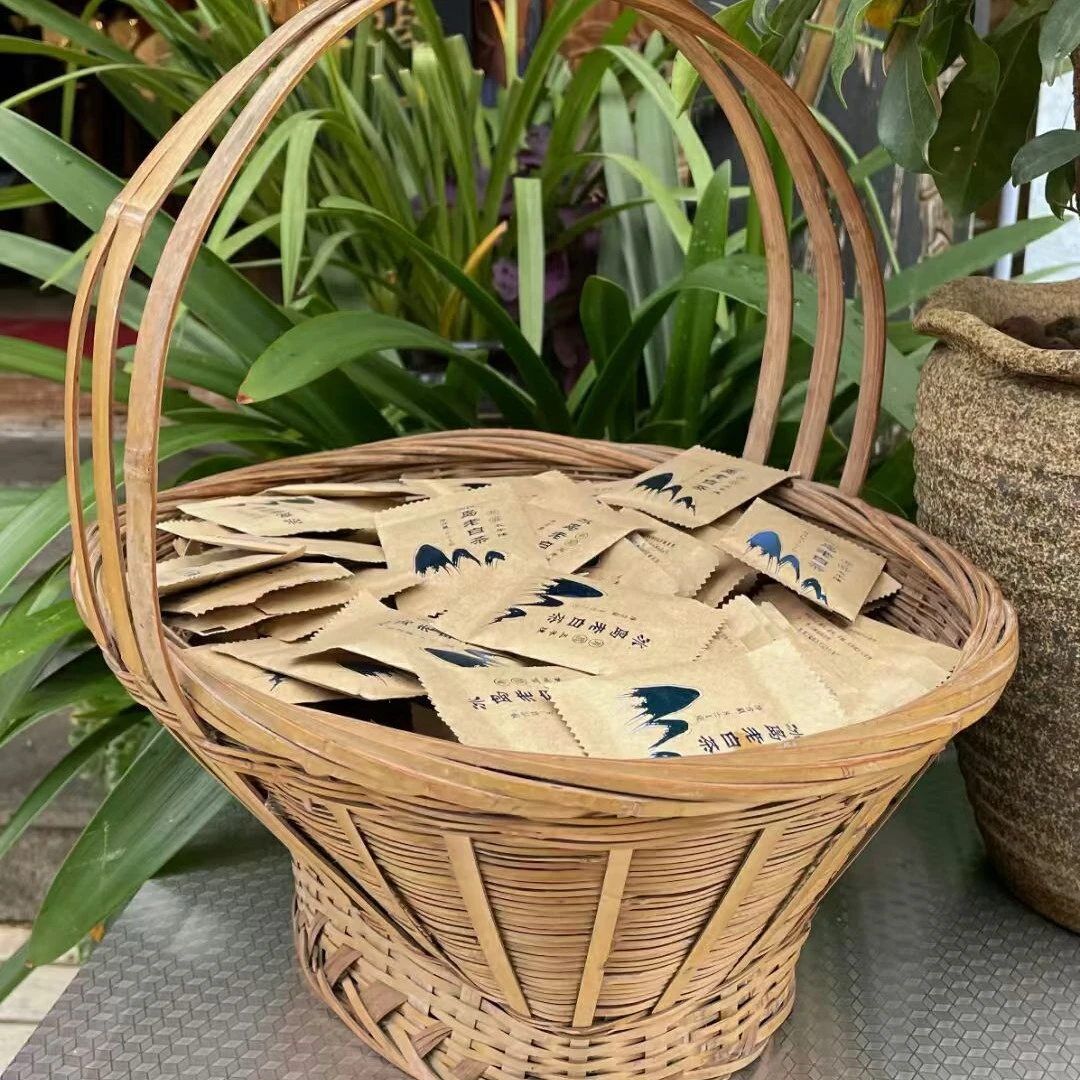 冰岛老白茶寿眉8克