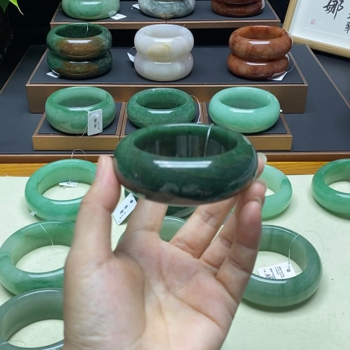 石英质玉合金佘太翠