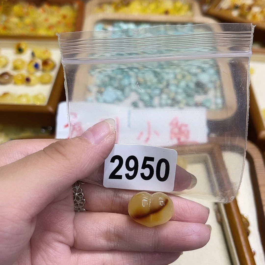 琥珀未镶嵌颈饰蜜蜡