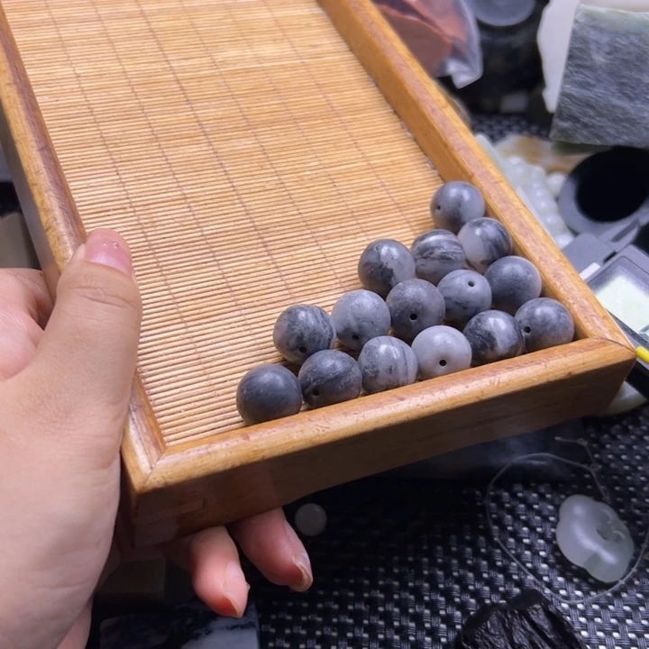 华***姐和田玉未镶嵌珠宝半成品