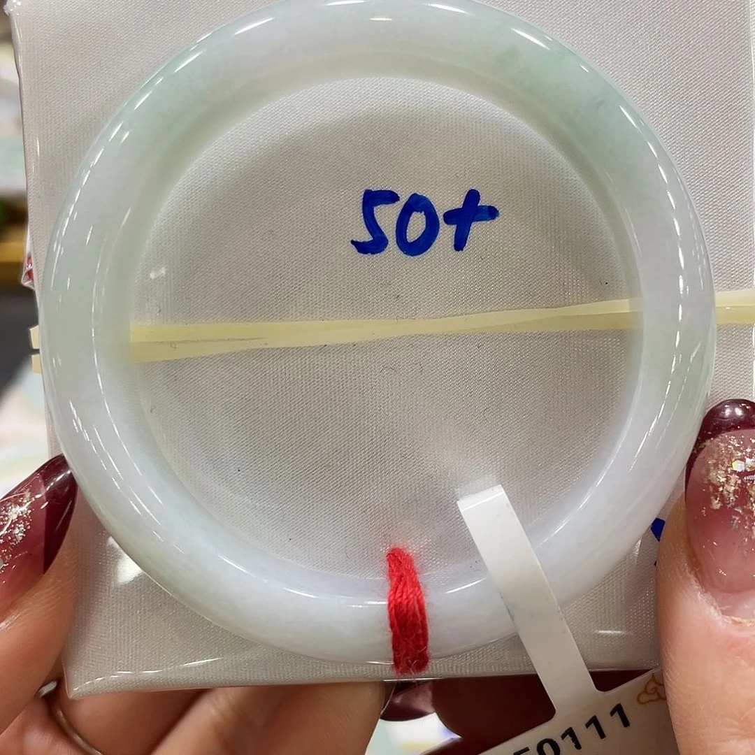 翡翠手镯未镶嵌翡翠手镯