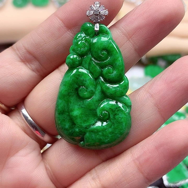 因***你翡翠18K金镶嵌颈饰翡翠