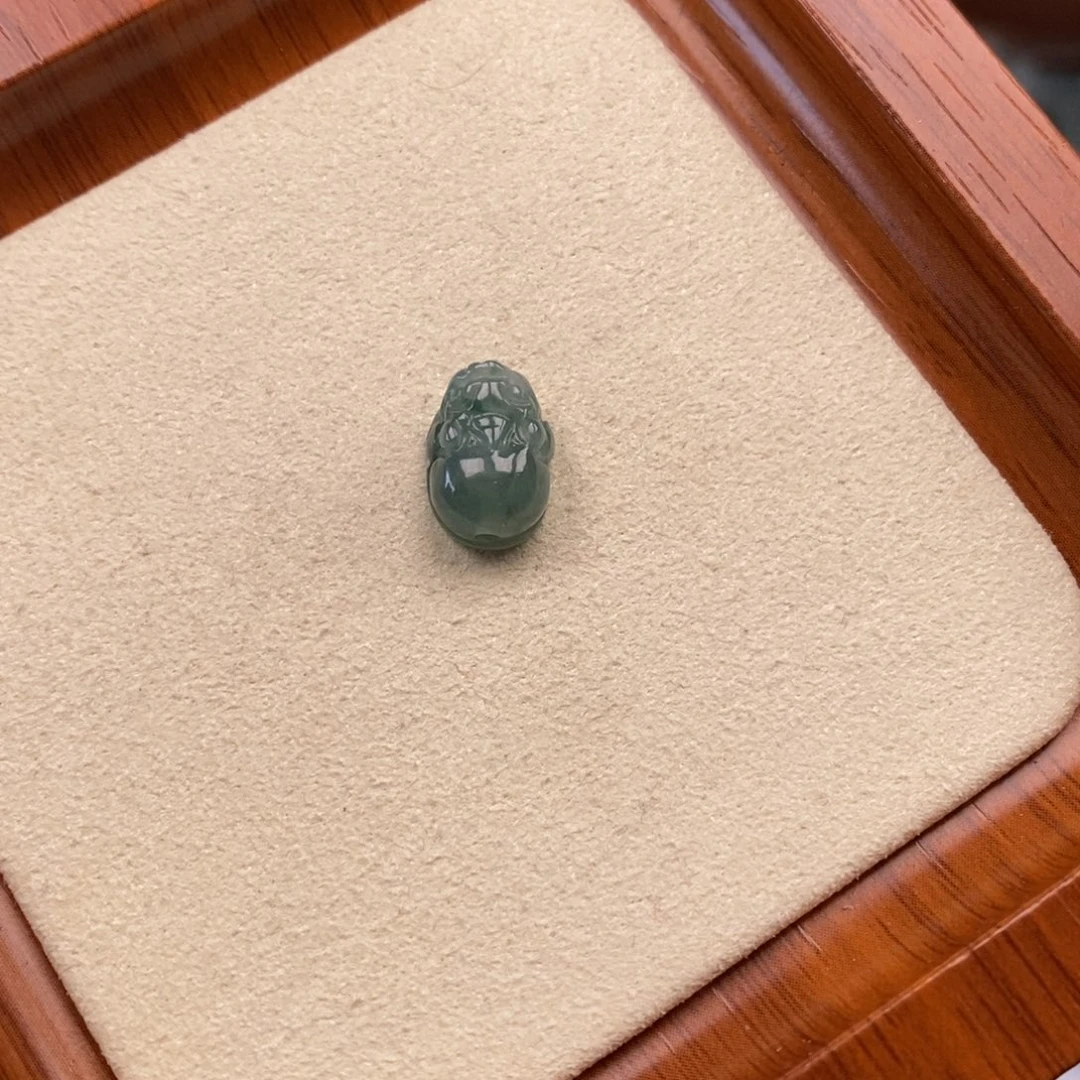 翡翠未镶嵌颈饰如意貔貅
