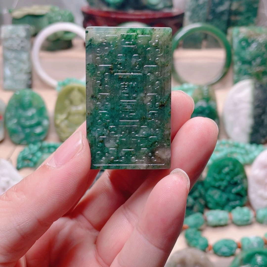 独山玉未镶嵌颈饰