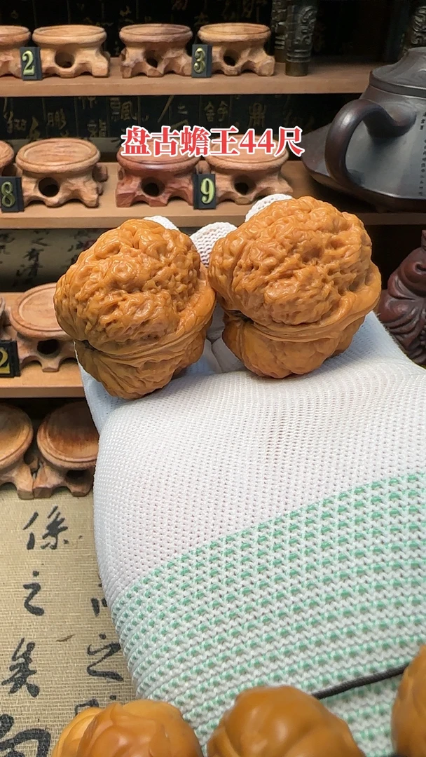 盘古蟾王44尺克重58.3，蟾型立体皮质超润值得收藏的一对。