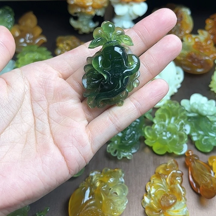 蛇纹石玉颈饰未镶嵌易**寒