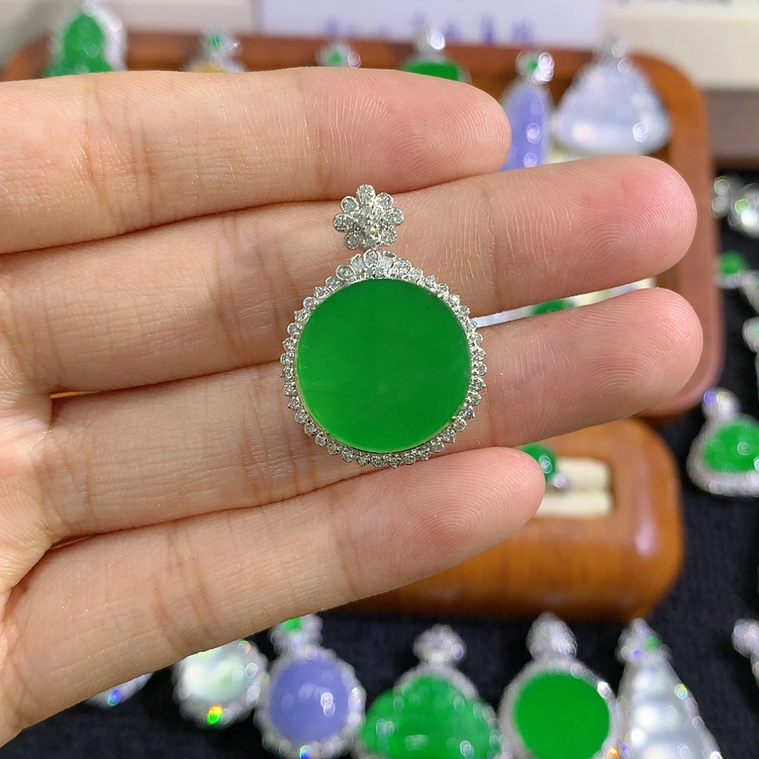 【闪购商品】吊坠(不含链)18K金镶嵌翡翠圆牌
