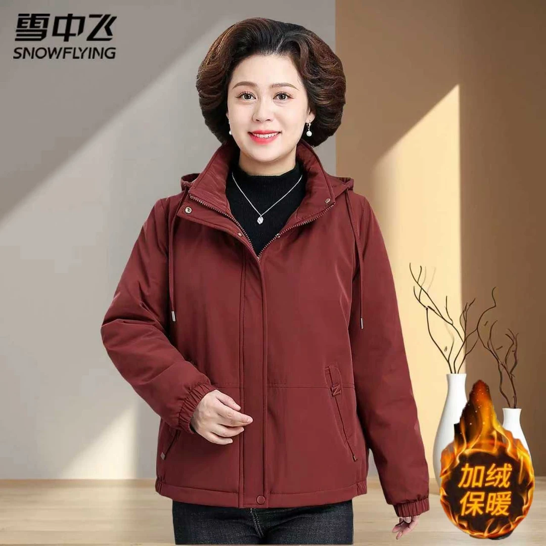 雪中飞妈妈冬装加绒加厚外套2025冬季新款中老年奶奶秋冬保暖上衣