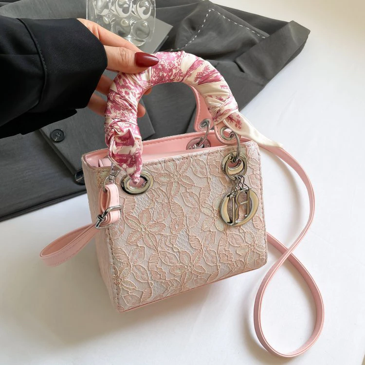 戴妃包单肩刺绣碎花方形斜挎包托特包夏季洋气嘻哈风