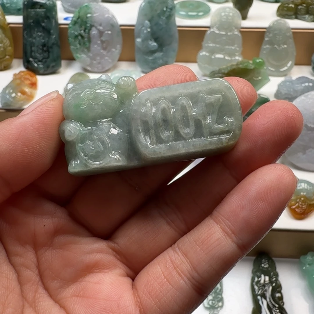 王***臻翡翠未镶嵌颈饰翡翠