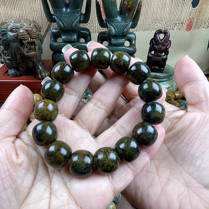 未镶嵌手串岫岩河磨玉（透闪石质玉）