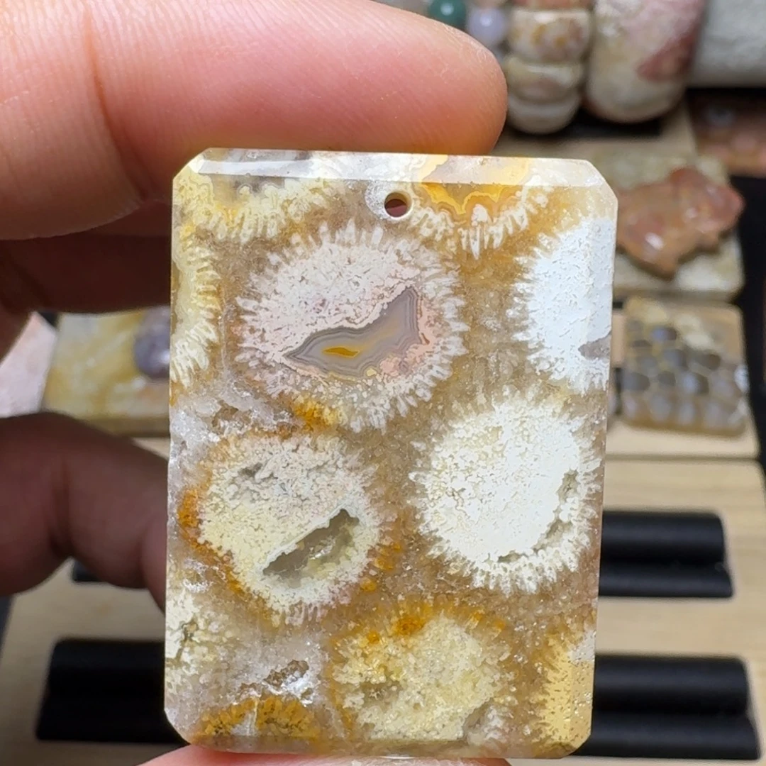 石英质玉未镶嵌纯天然色有机玉石保真色