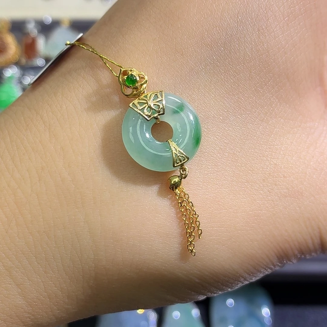 翡翠18K金镶嵌颈饰